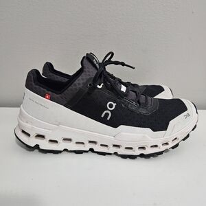 On Running Women's Black and White Cloud ultra shoes Size 8